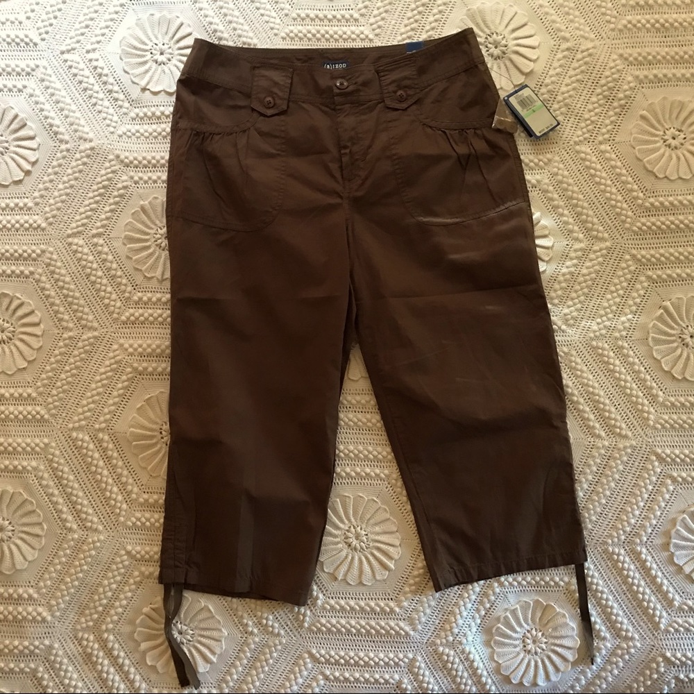SOLD!! IZOD Brown Cargo Pants New with Tags Size 8